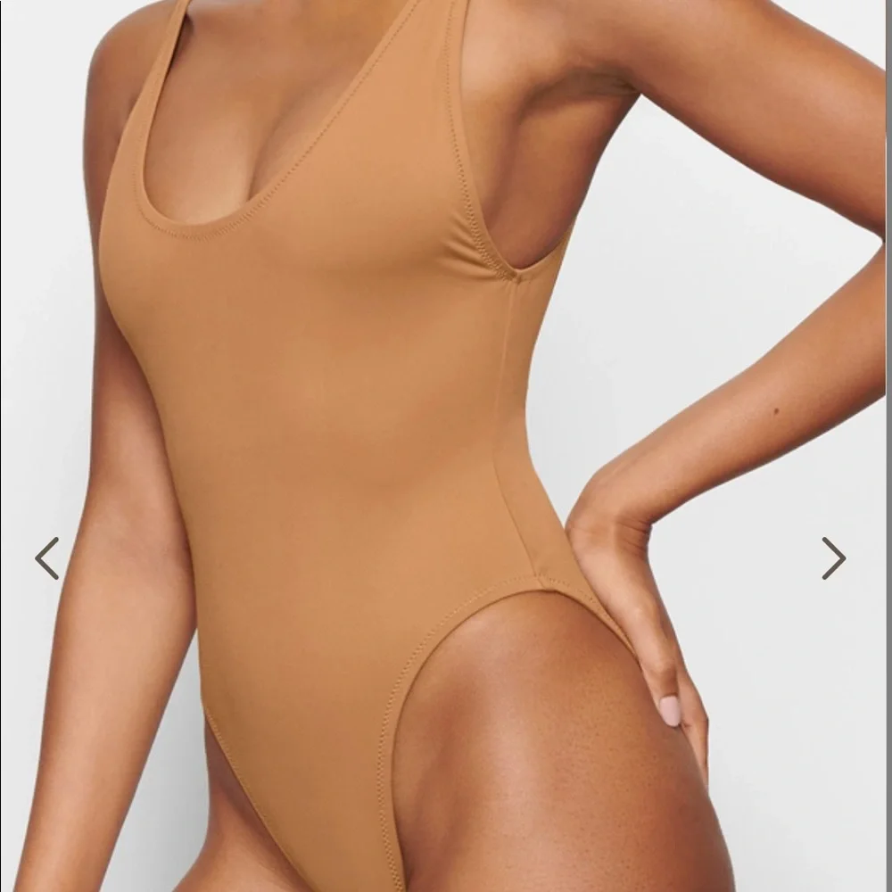 SKIMS SWIMSUIT - Picture 4 of 6